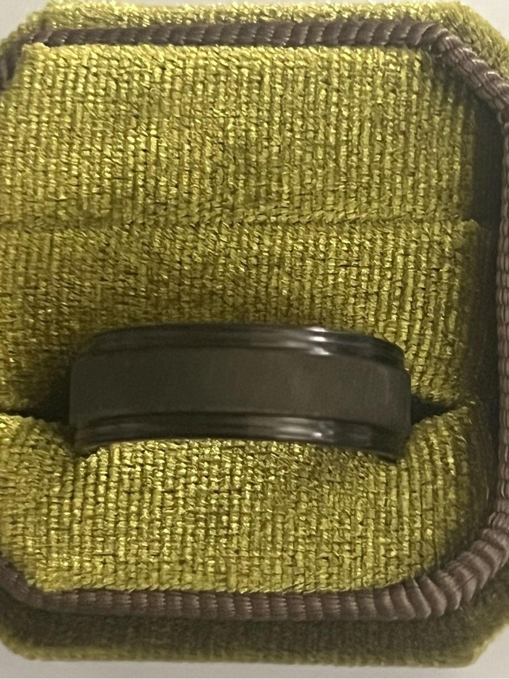 Men’s Titanium Steel Black Polished Finish Beveled Design 8mm Band Size 11 NWT
